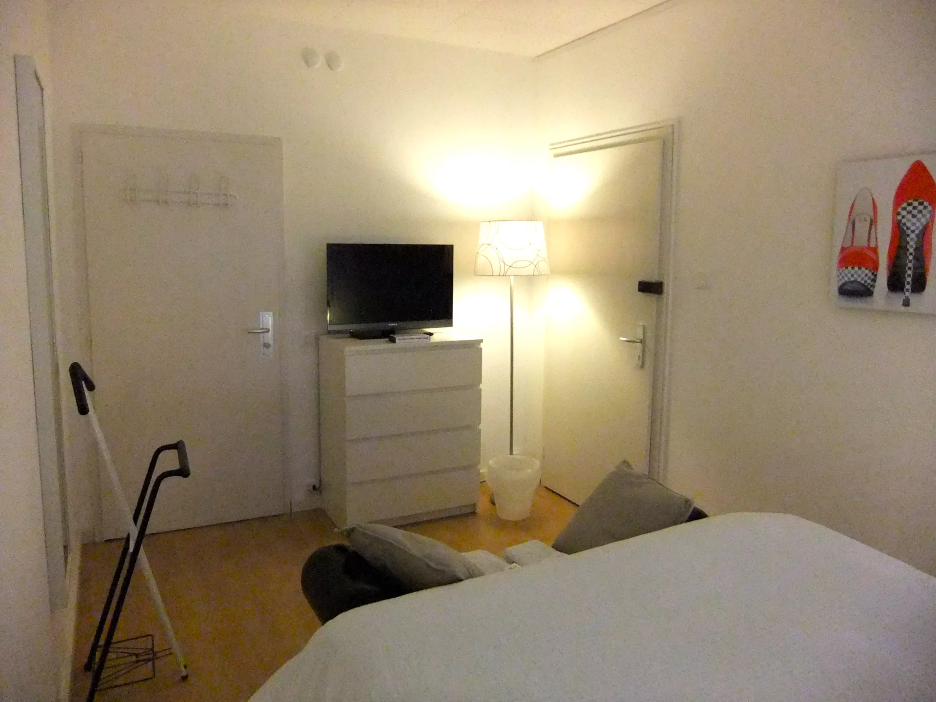 yellow-room-1